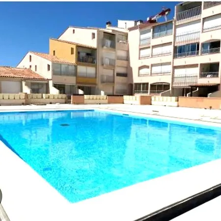 Centre Port,Studio Cosy,Vue Piscine Et Sur Le Parking Prive Ainsi Que Le Mont Saint Martin Agde Exterior photo