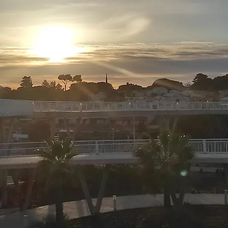 Centre Port,Studio Cosy,Vue Piscine Et Sur Le Parking Prive Ainsi Que Le Mont Saint Martin Agde Exterior photo