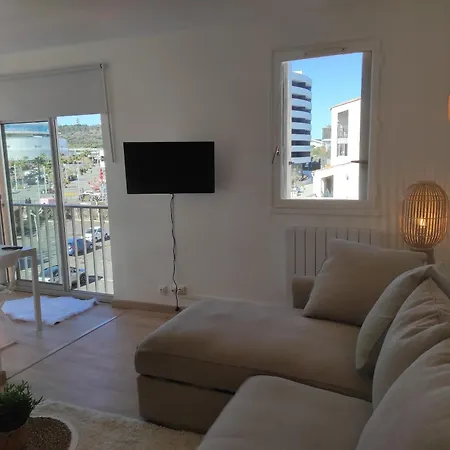 Centre Port,Studio Cosy,Vue Piscine Et Sur Le Parking Prive Ainsi Que Le Mont Saint Martin Agde Exterior photo