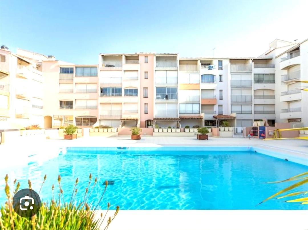 Centre Port,studio Cosy,vue Piscine Et Sur Le Parking Prive Ainsi Que Le Mont Saint Martin *