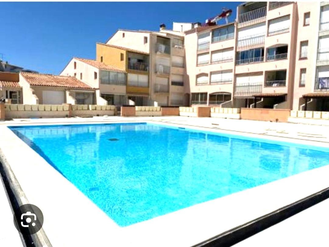 Centre Port,studio Cosy,vue Piscine Et Sur Le Parking Prive Ainsi Que Le Mont Saint Martin *