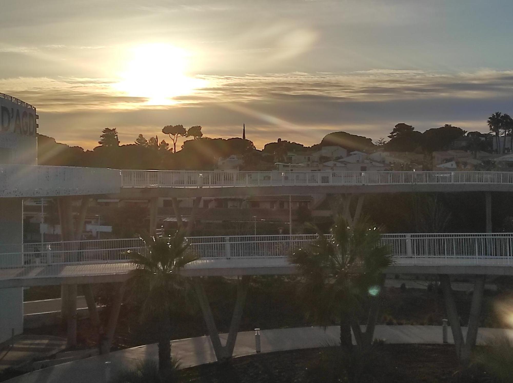 Appartamento Centre Port,studio Cosy,vue Piscine Et Sur Le Parking Prive Ainsi Que Le Mont Saint Martin *