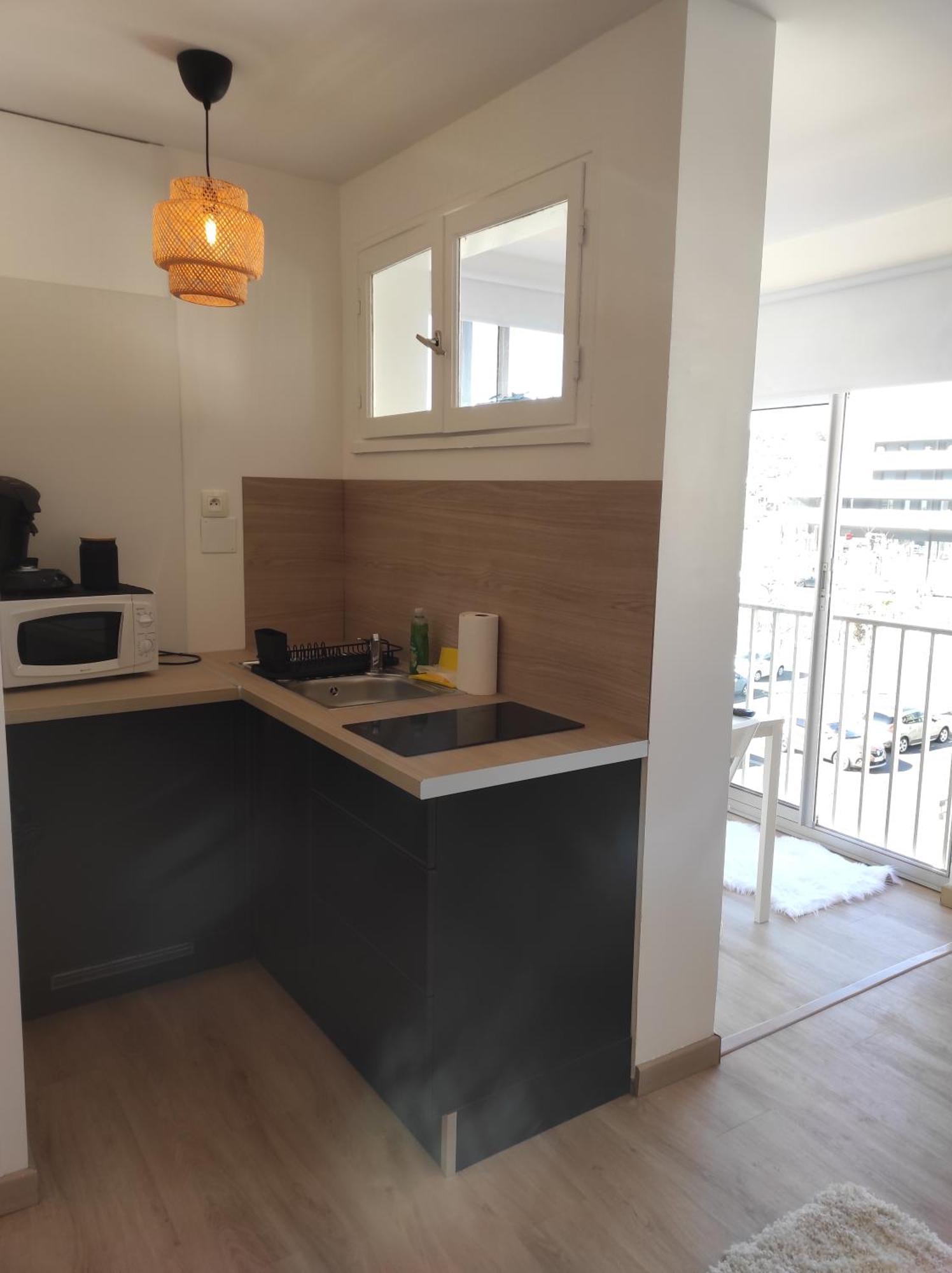 Centre Port,studio Cosy,vue Piscine Et Sur Le Parking Prive Ainsi Que Le Mont Saint Martin Agde