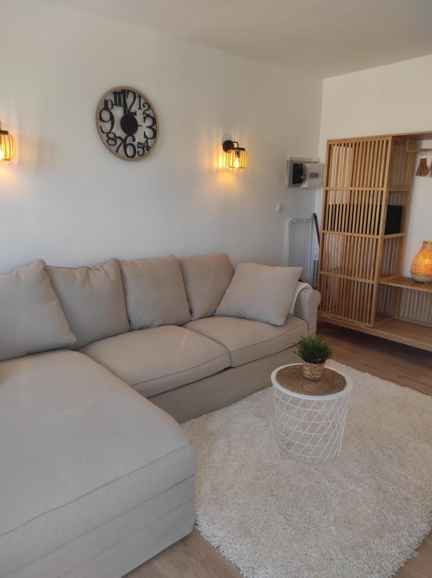 Centre Port,studio Cosy,vue Piscine Et Sur Le Parking Prive Ainsi Que Le Mont Saint Martin * Agde